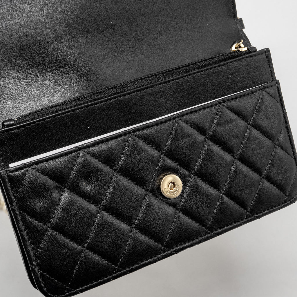 chanel-pearl-chain-wallet-on-chain-lambskin-black-lghwmicrochip