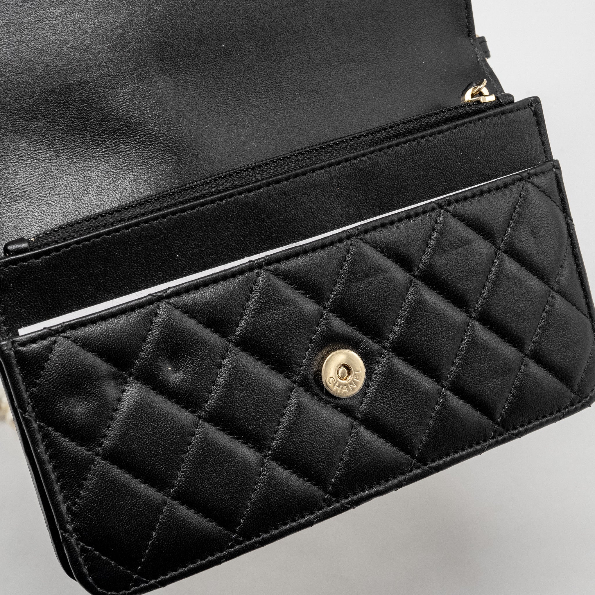 chanel-pearl-chain-wallet-on-chain-lambskin-black-lghwmicrochip