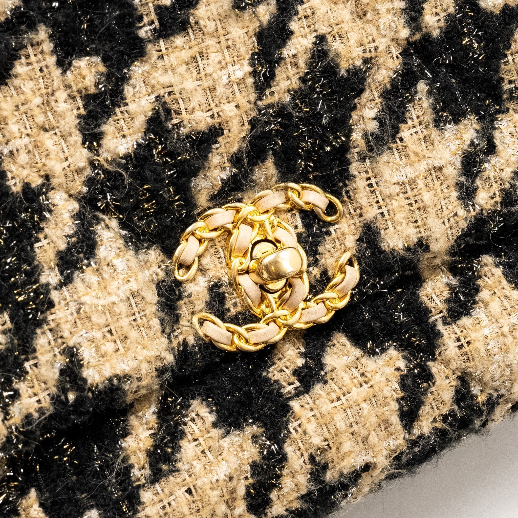 chanel-19-bag-tweed-beige-black-multicolour-hardware