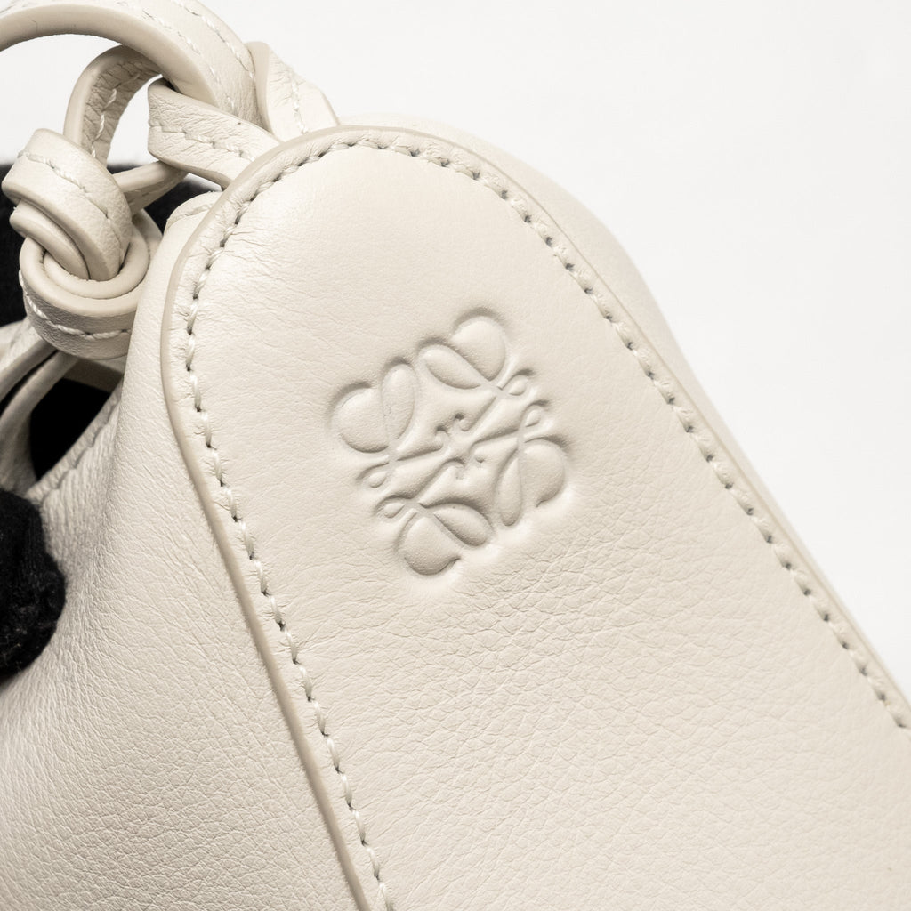 loewe-mini-hammock-hobo-classic-calfskin-white-shw