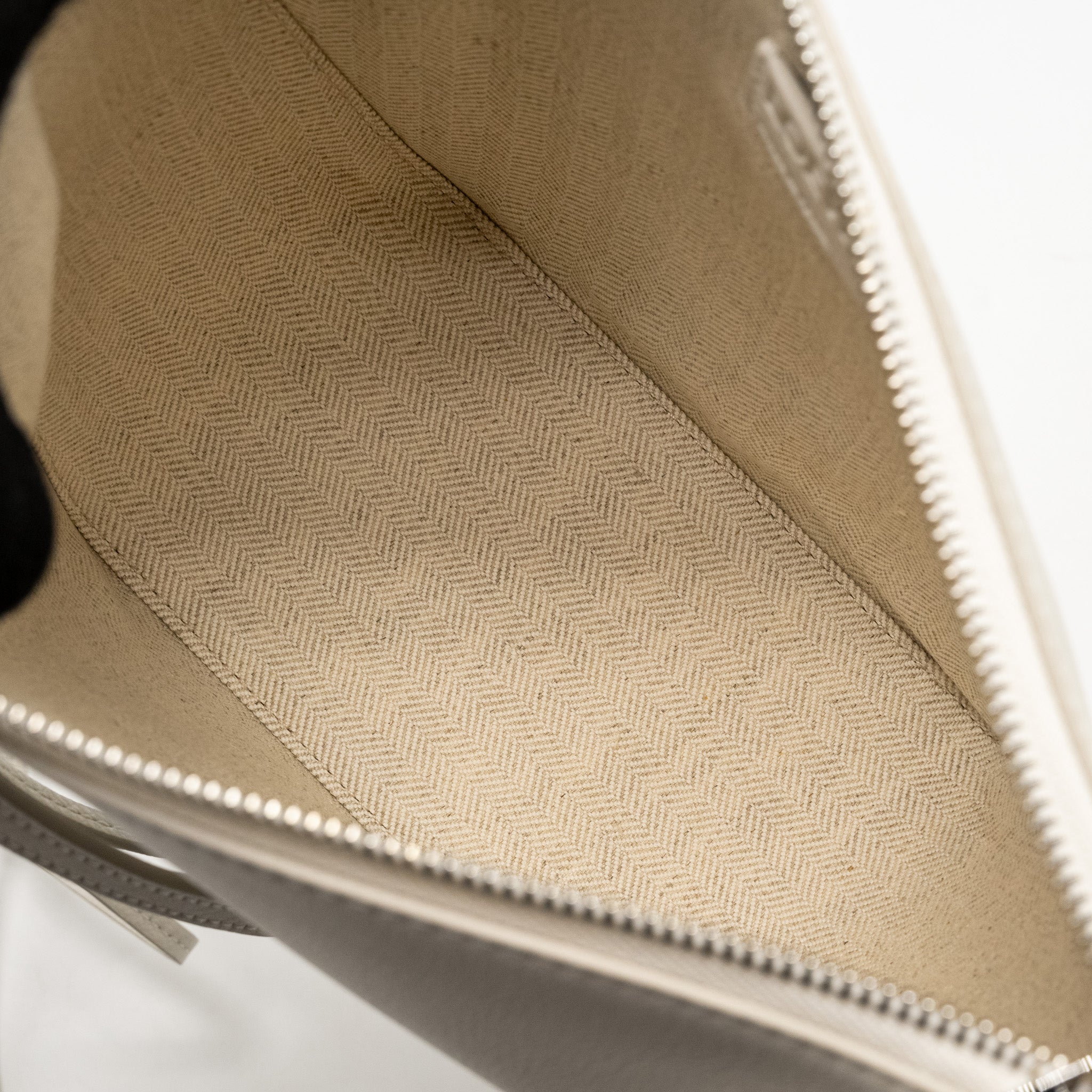 loewe-mini-hammock-hobo-classic-calfskin-white-shw