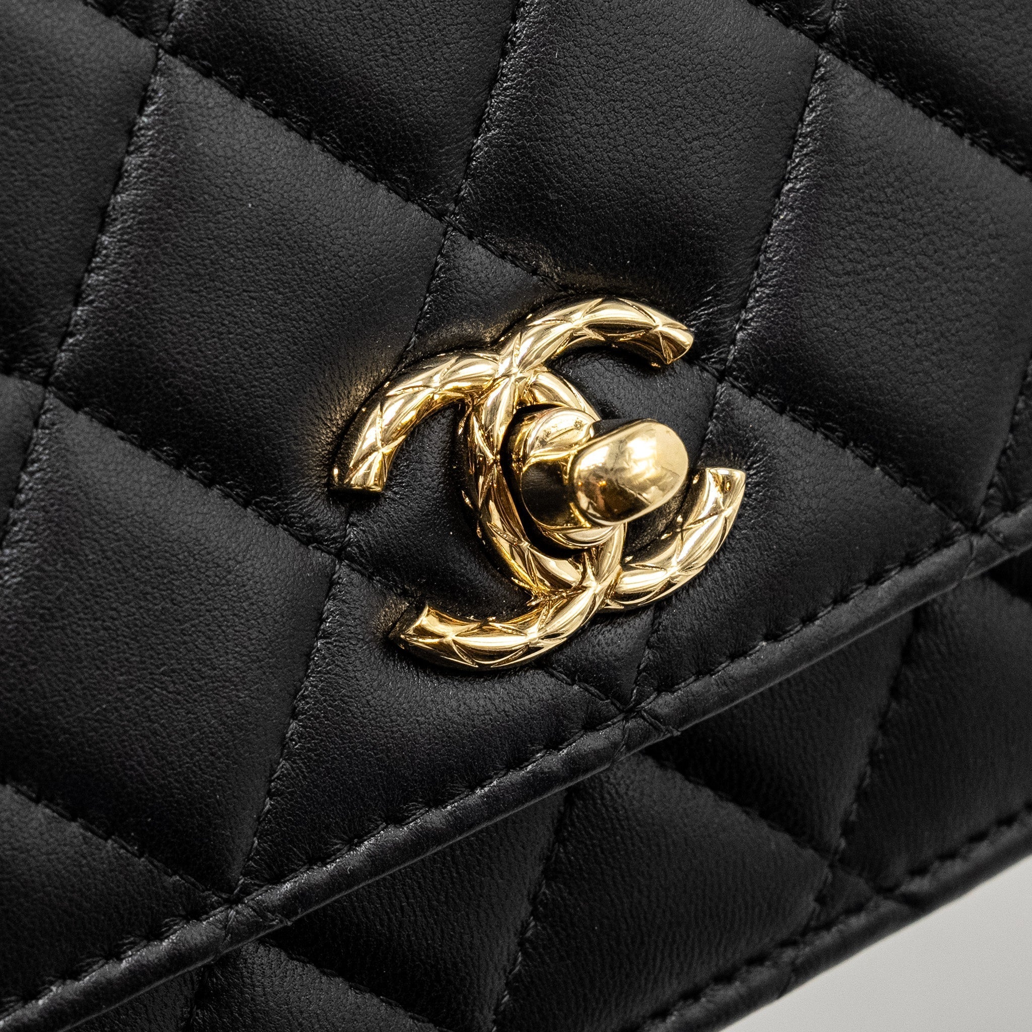 chanel-trendy-cc-wallet-on-chain-lambskin-black-lghw-microchip