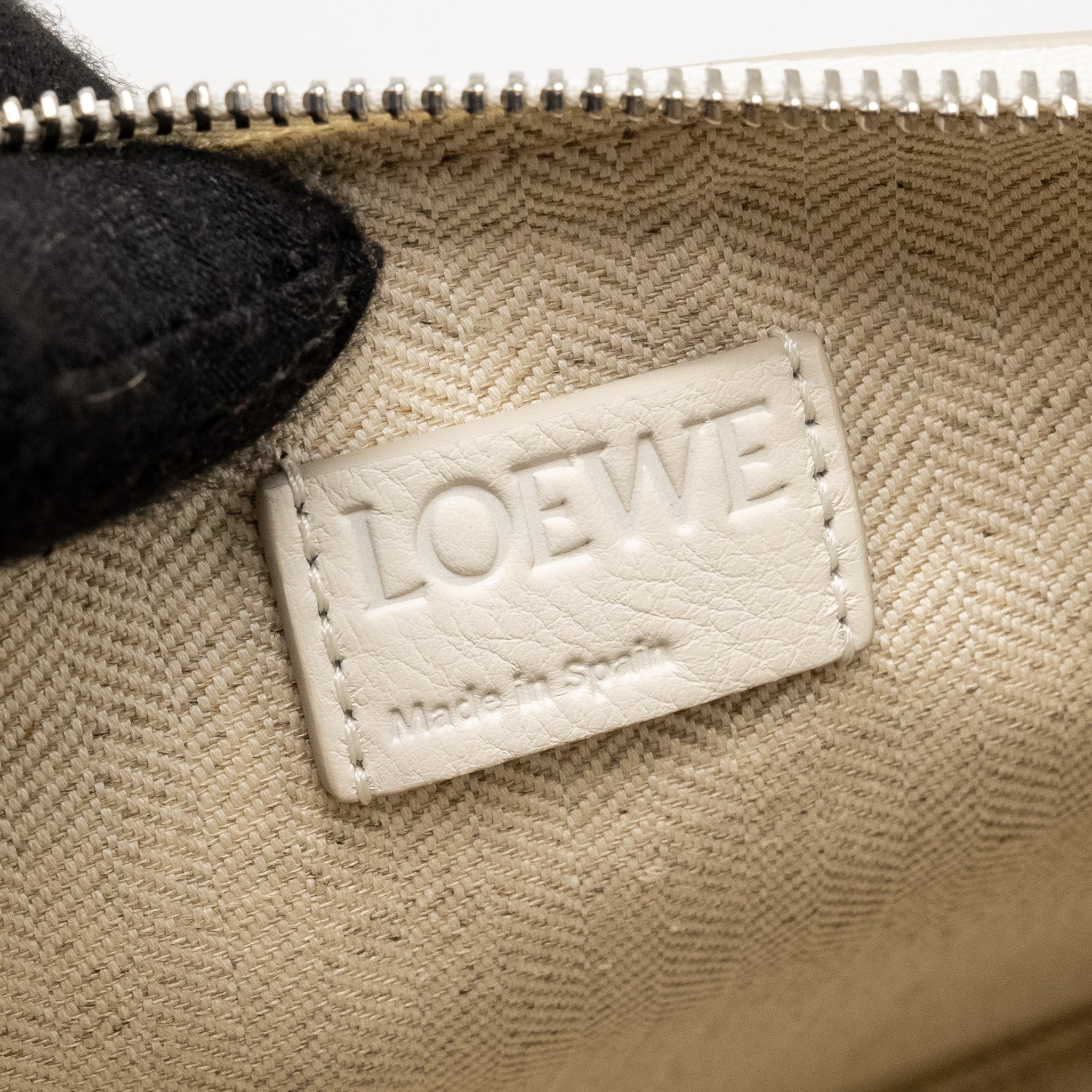 loewe-mini-hammock-hobo-classic-calfskin-white-shw