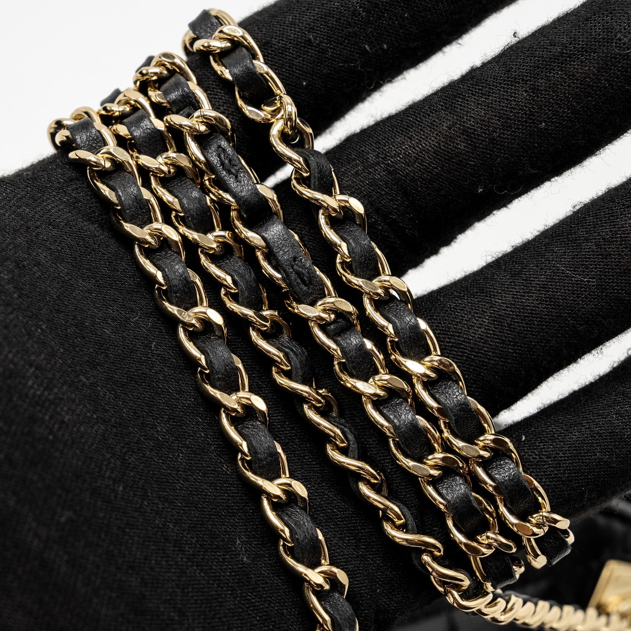 chanel-trendy-cc-wallet-on-chain-lambskin-black-lghw-microchip