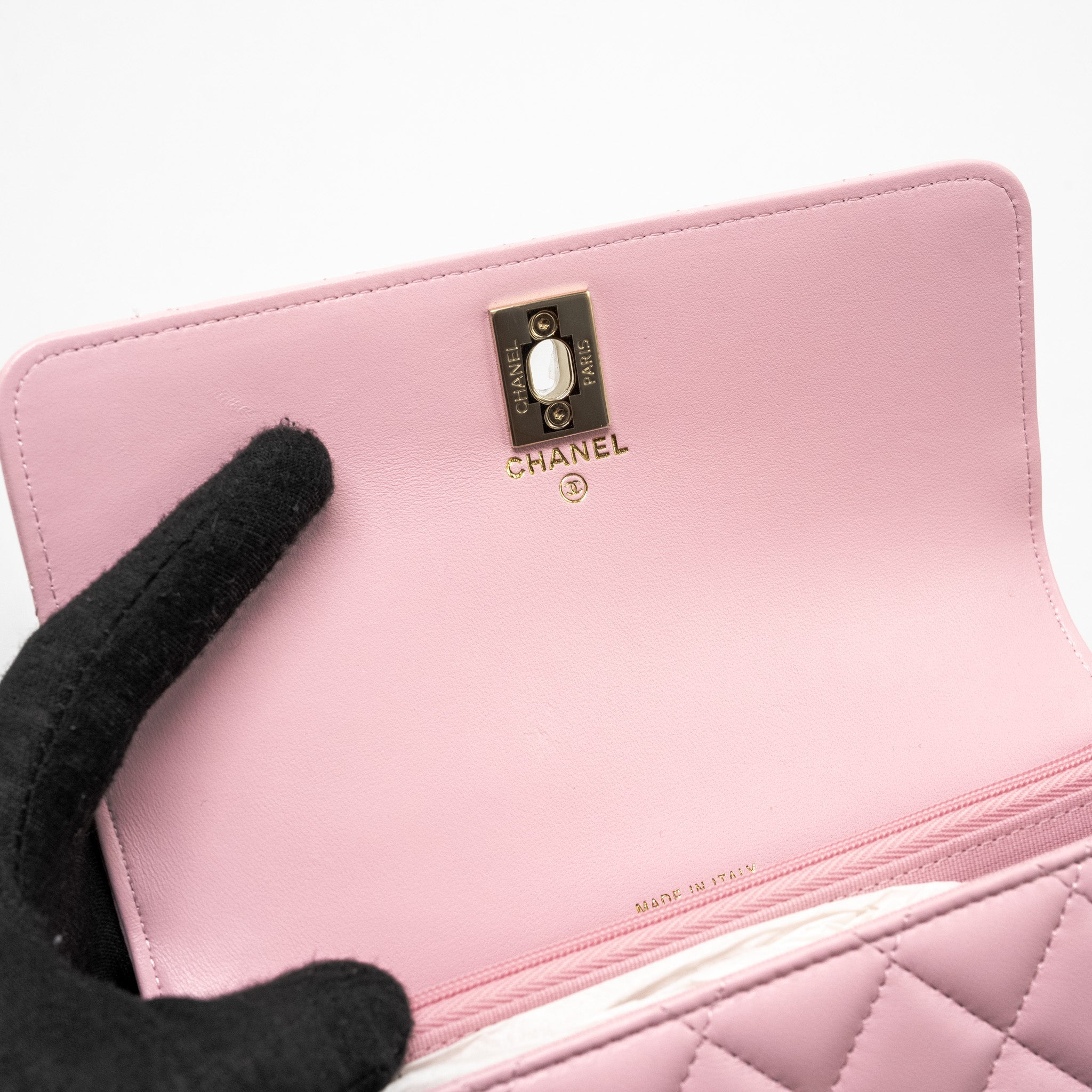 chanel-pearl-detailed-top-handel-wallet-on-chain-lambskin-pink-lghw-microchip