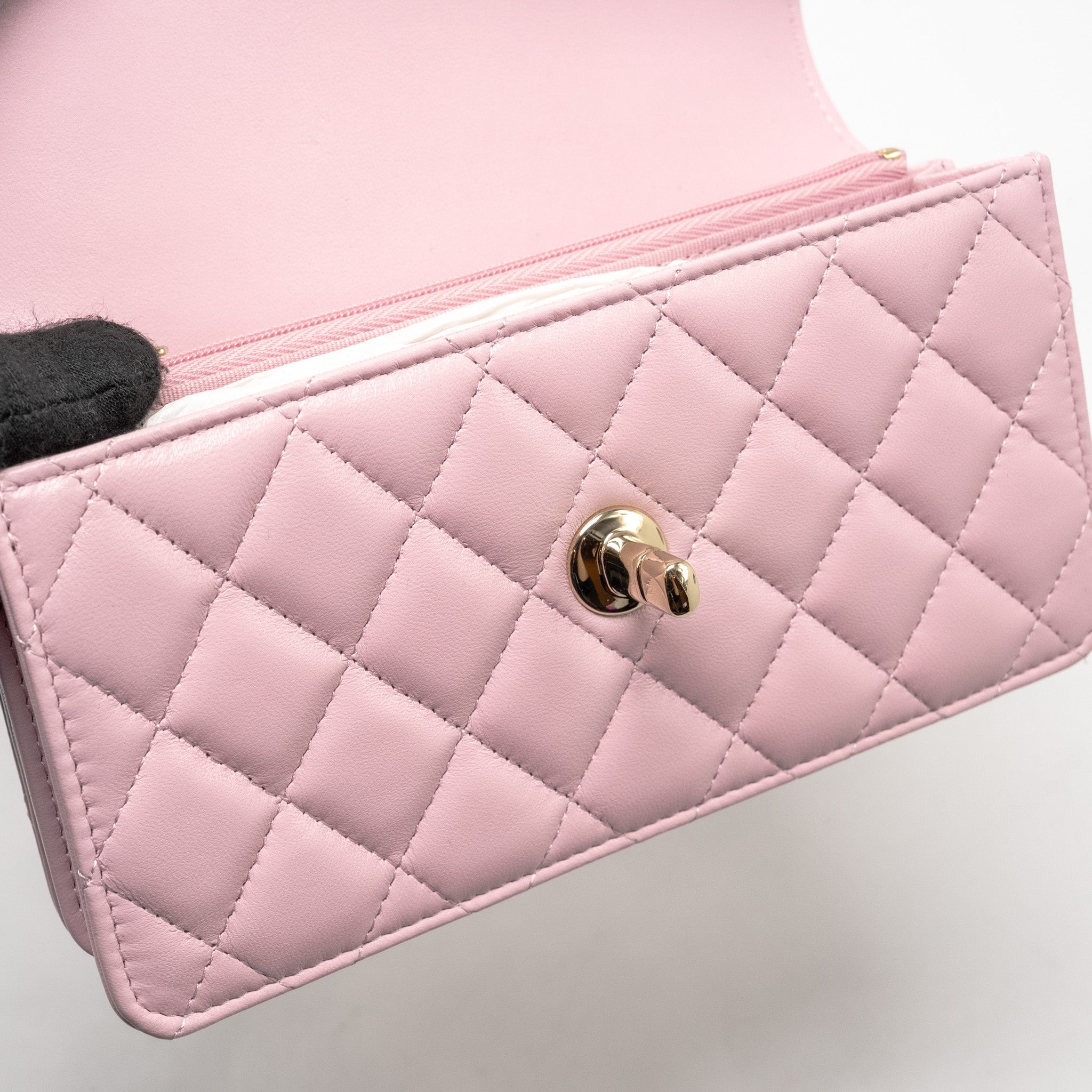 chanel-pearl-detailed-top-handel-wallet-on-chain-lambskin-pink-lghw-microchip