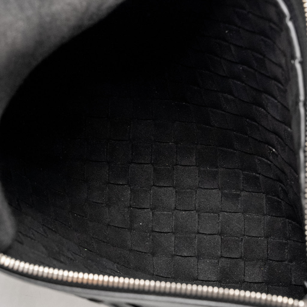 bottega-veneta-intrecciato-pouch-calfskin-black-shw