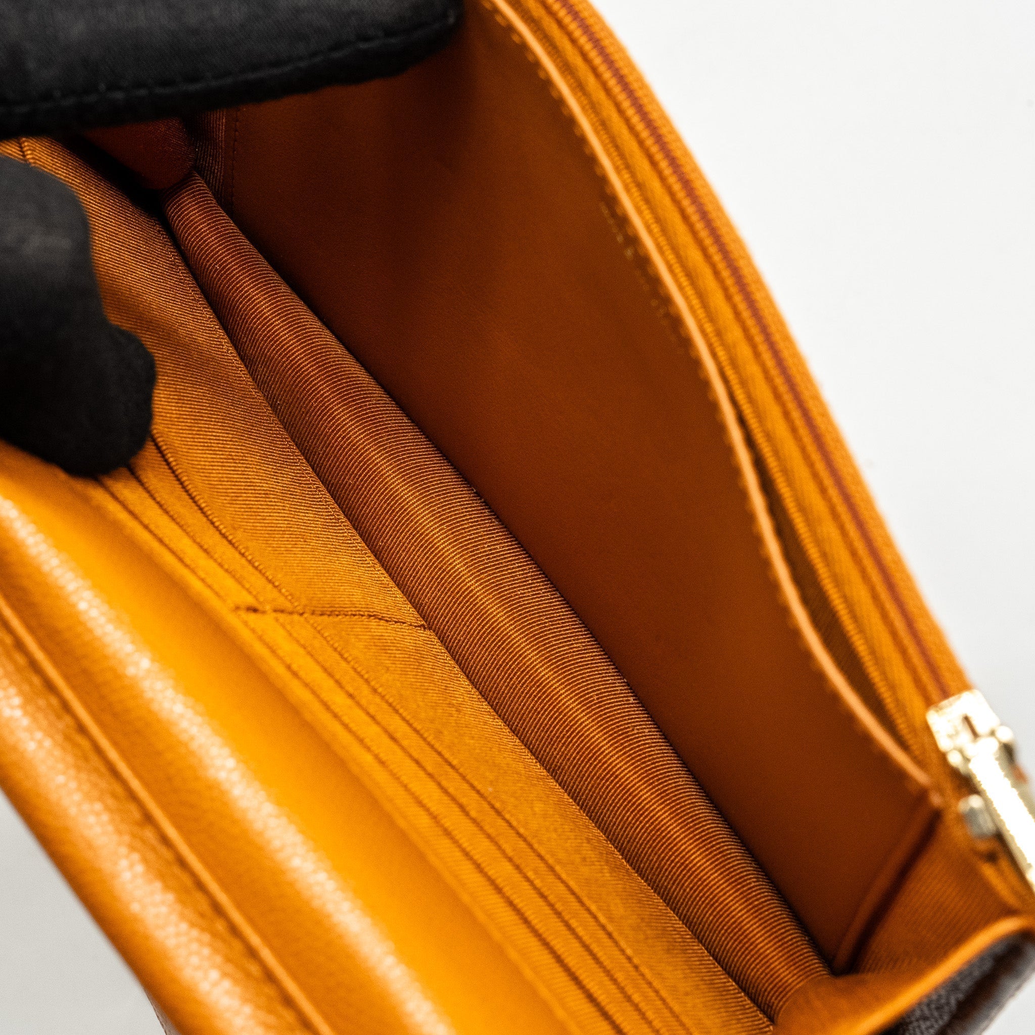 chanel-classic-wallet-on-chain-caviar-caramel-lghw-microchip