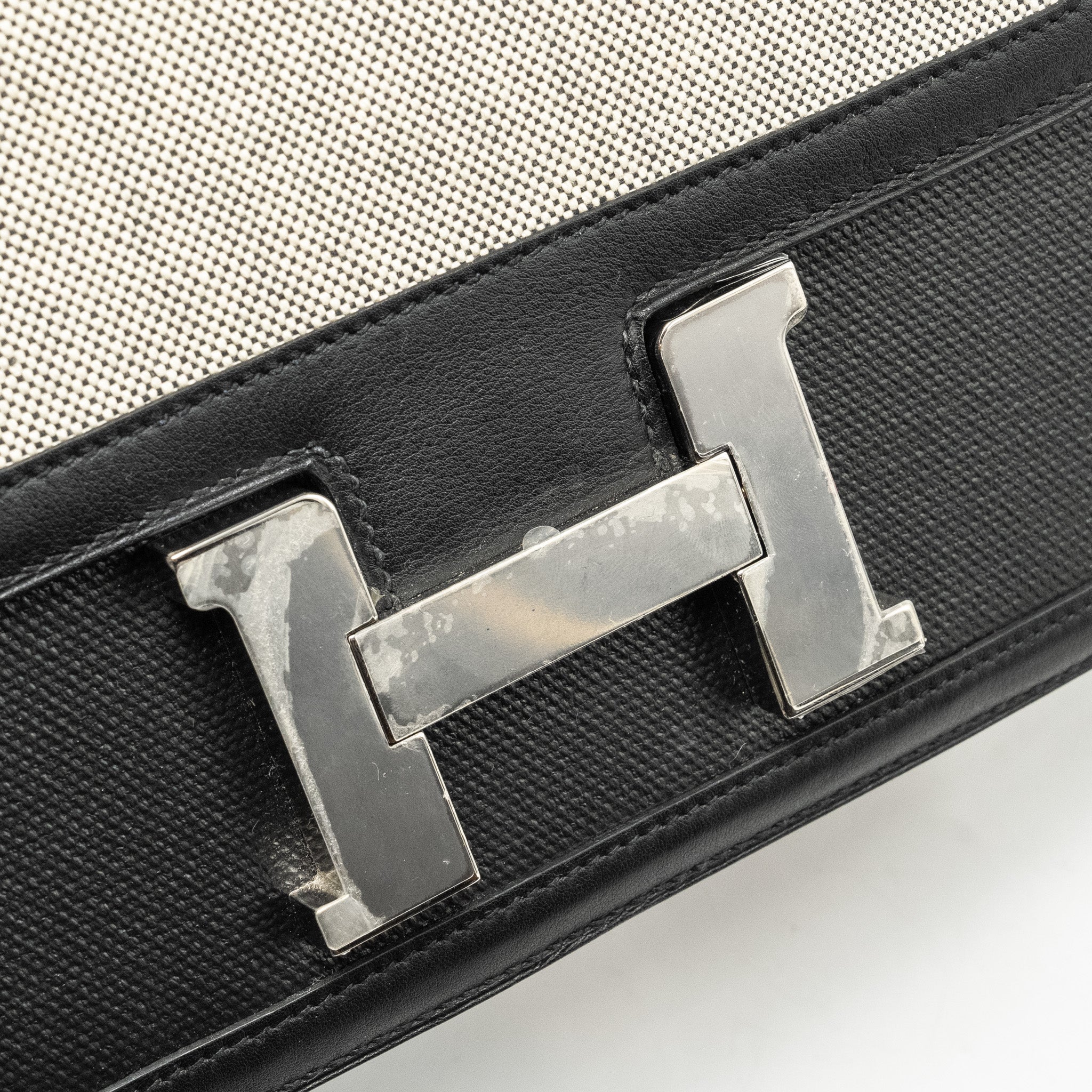 hermes-constance-24-toile-h-berline-plume-swift-black-shw-stamp-y