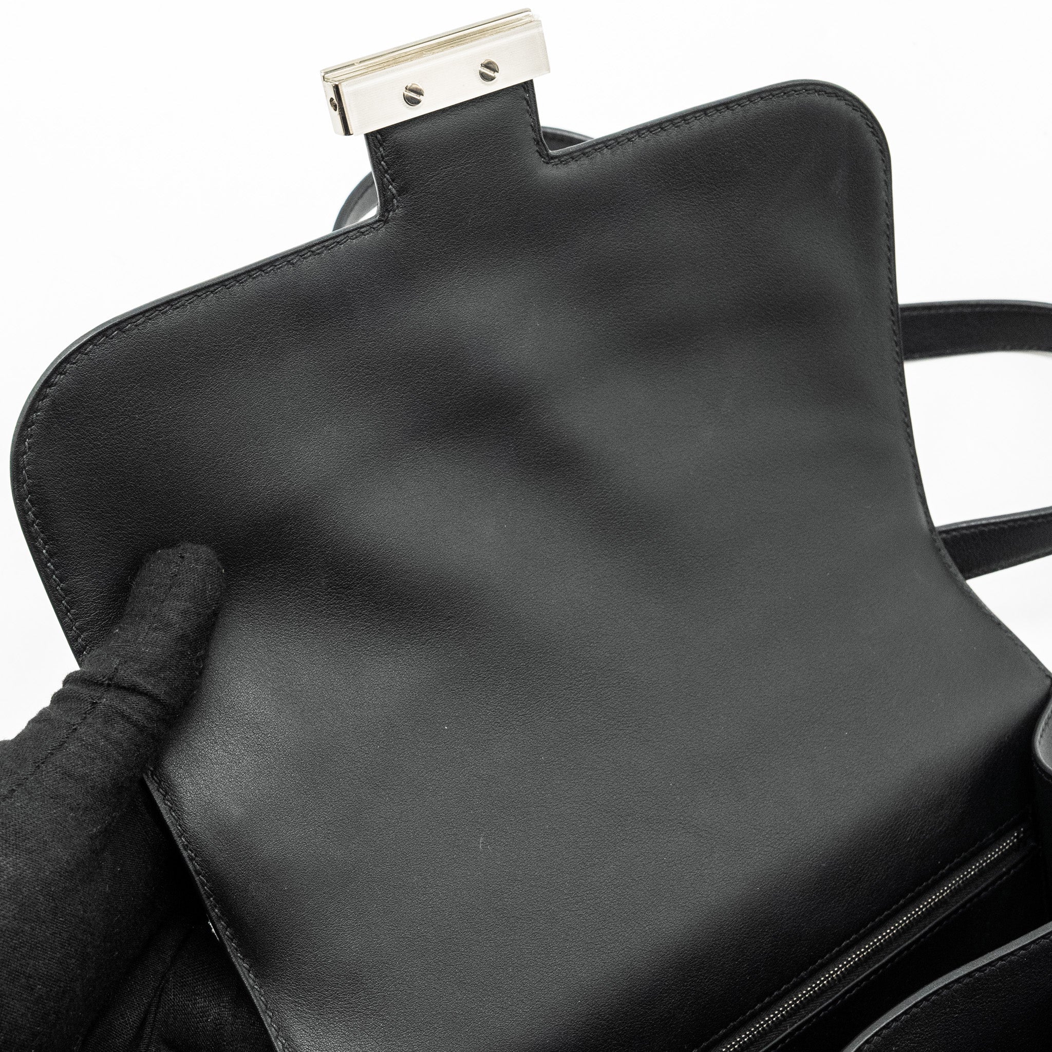 hermes-constance-24-toile-h-berline-plume-swift-black-shw-stamp-y