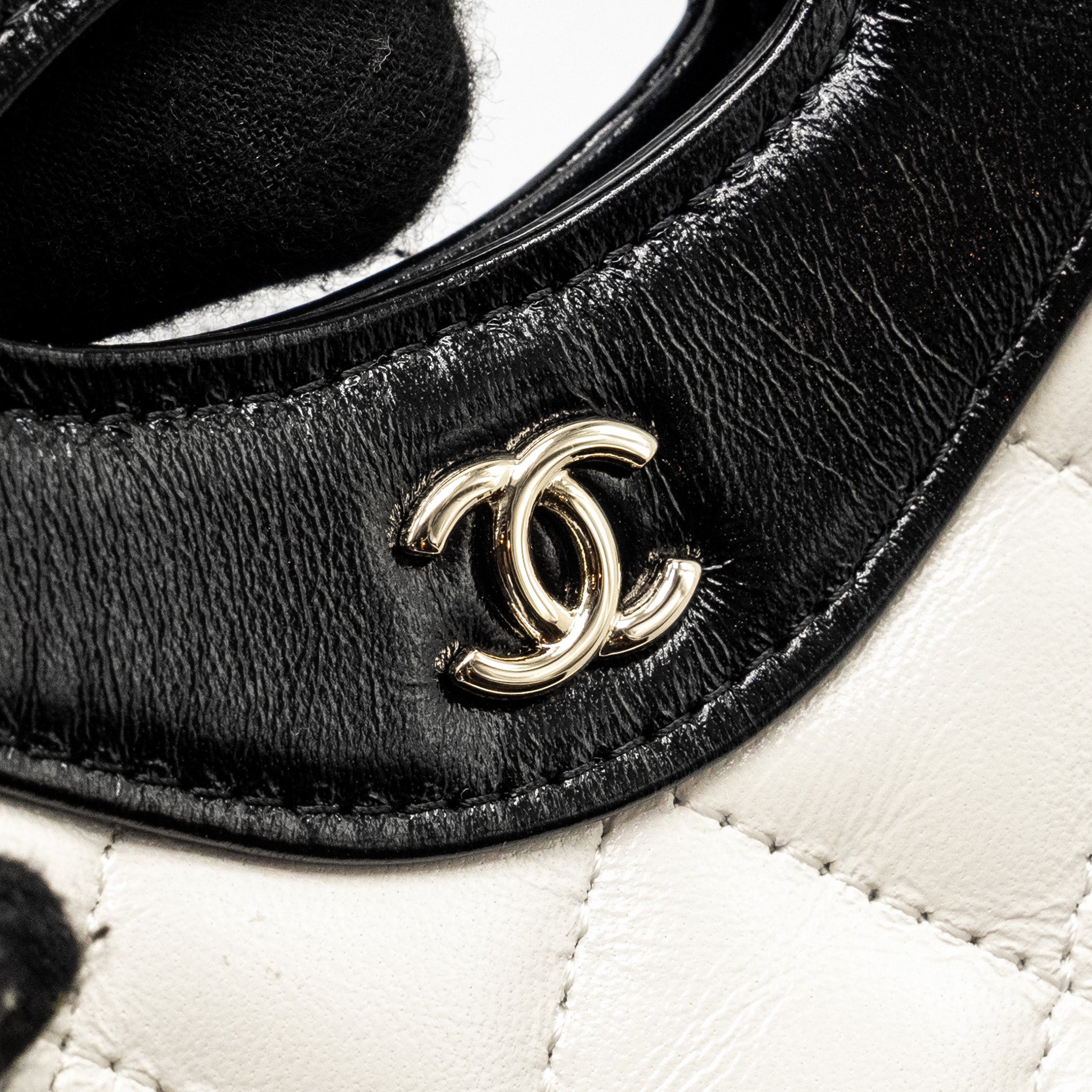 chanel-31-nano-clutch-with-chain-shiny-lambskin-white-black-lghw-microchip