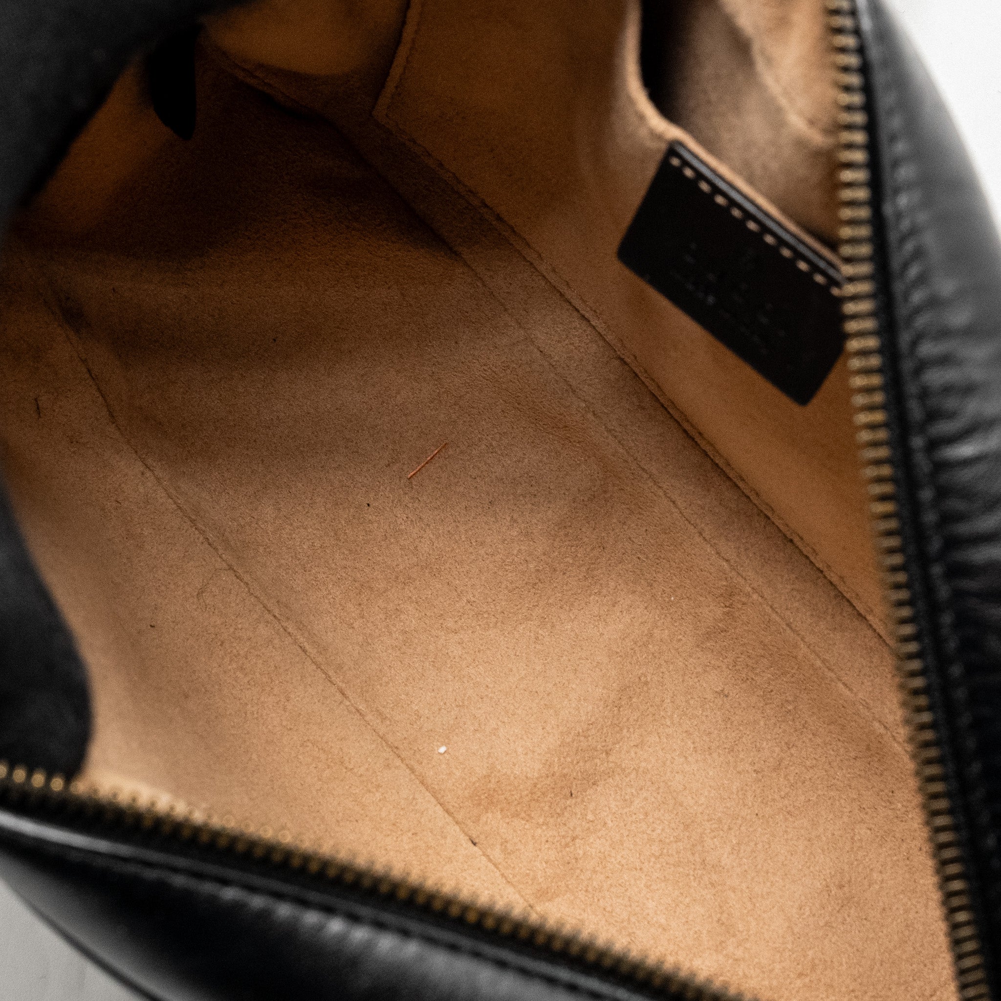 gucci-marmont-camera-bag-calfskin-black-ghw