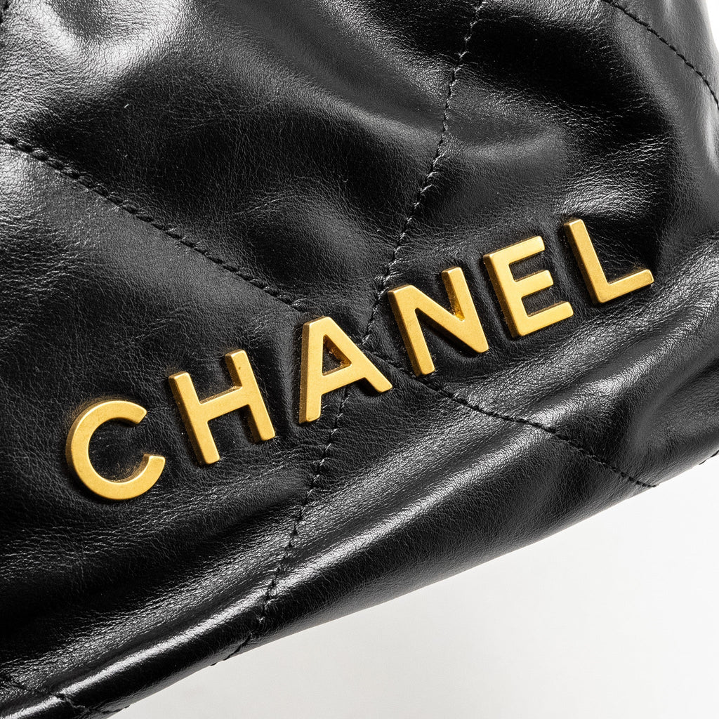 chanel-mini-22-bag-black