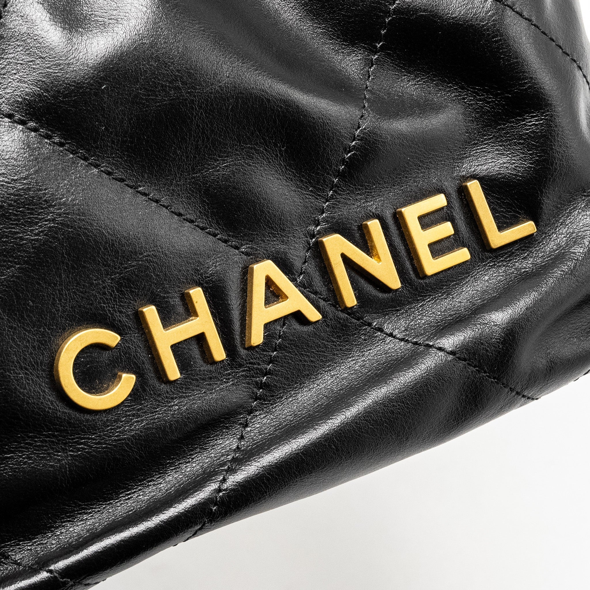 chanel-mini-22-bag-black
