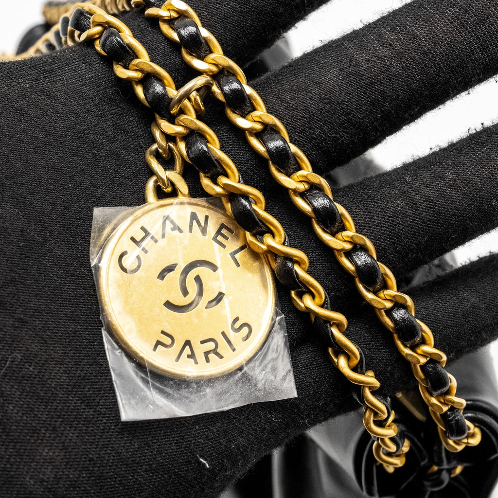 chanel-mini-22-bag-black