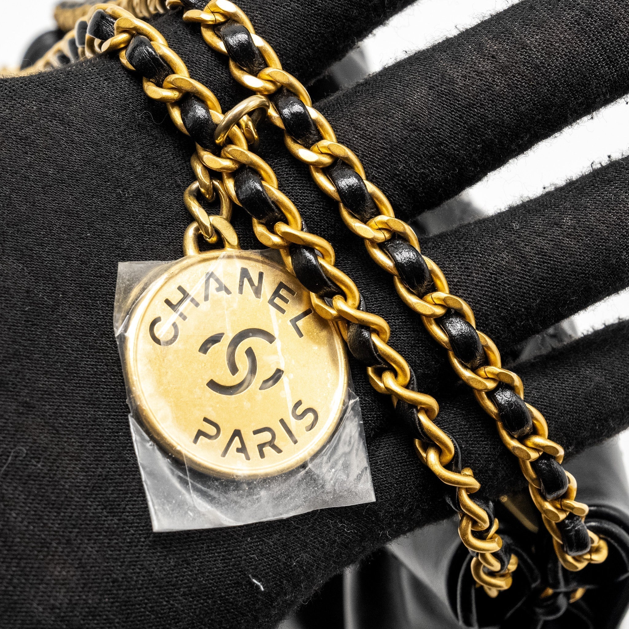 chanel-mini-22-bag-black