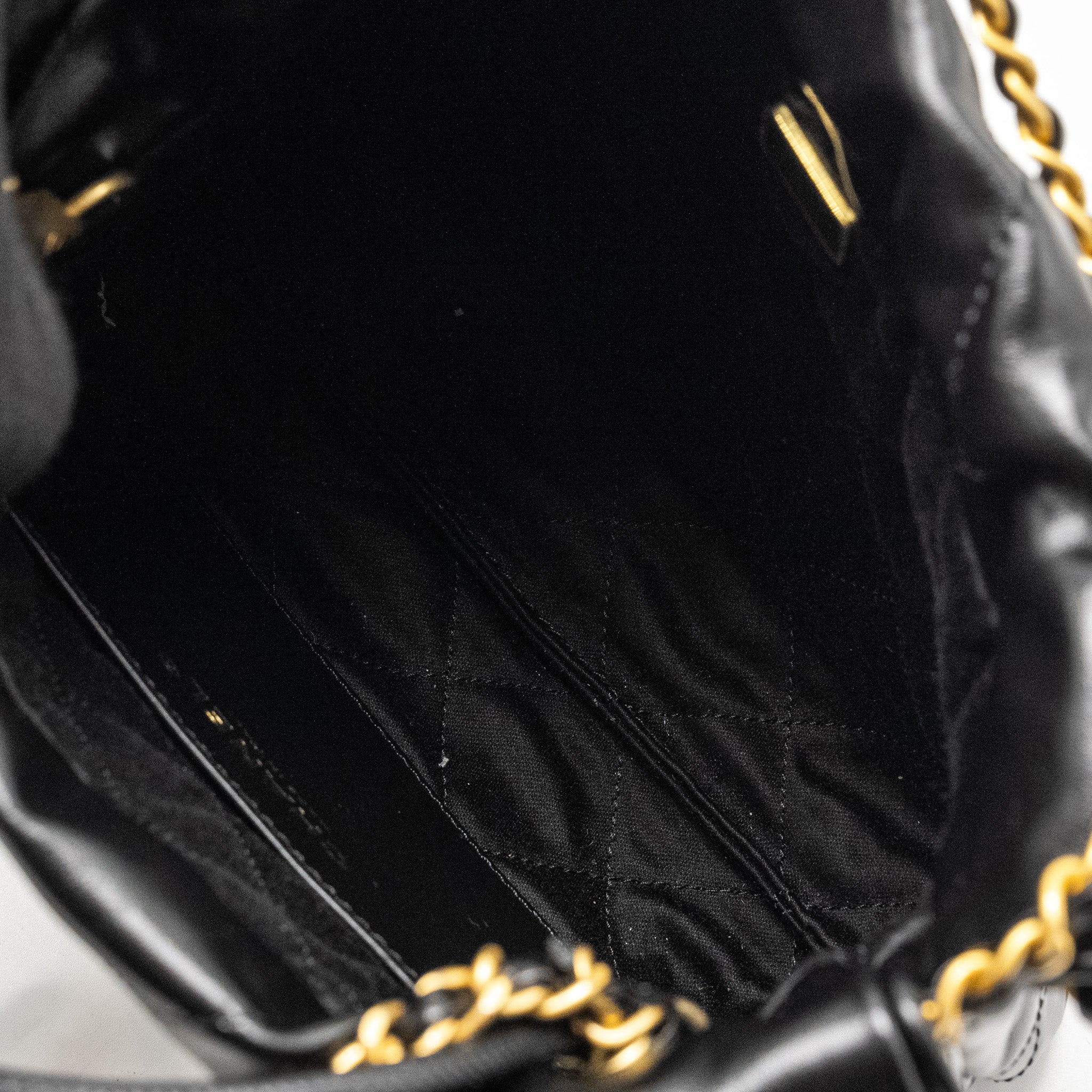 chanel-mini-22-bag-black