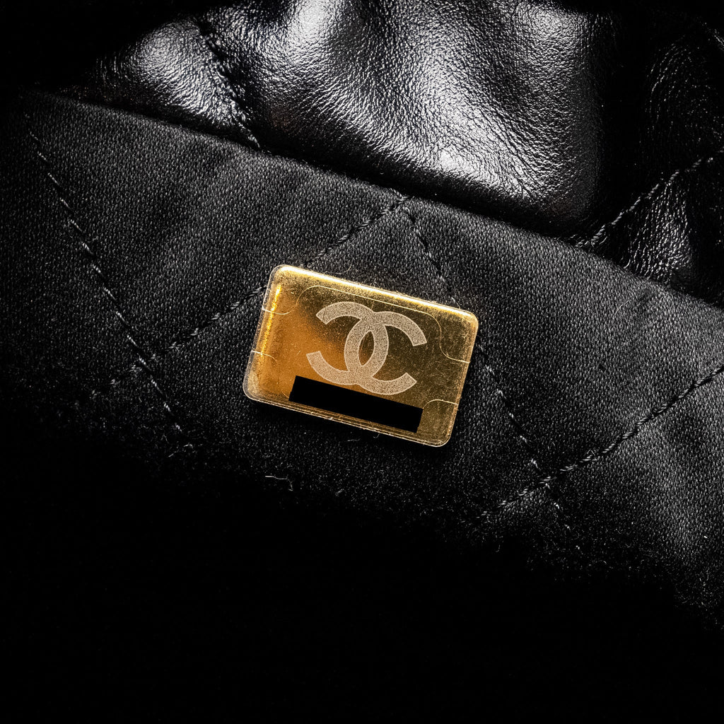 chanel-mini-22-bag-black