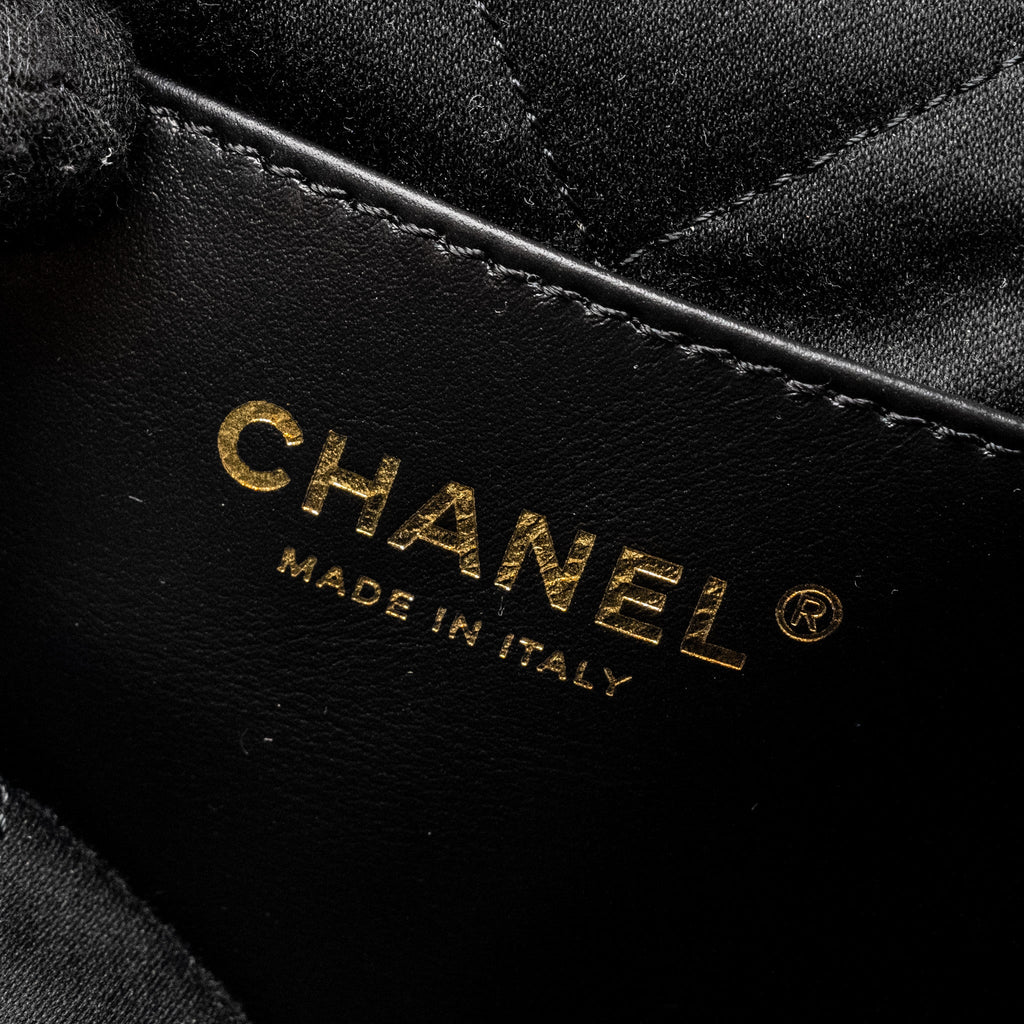 chanel-mini-22-bag-black