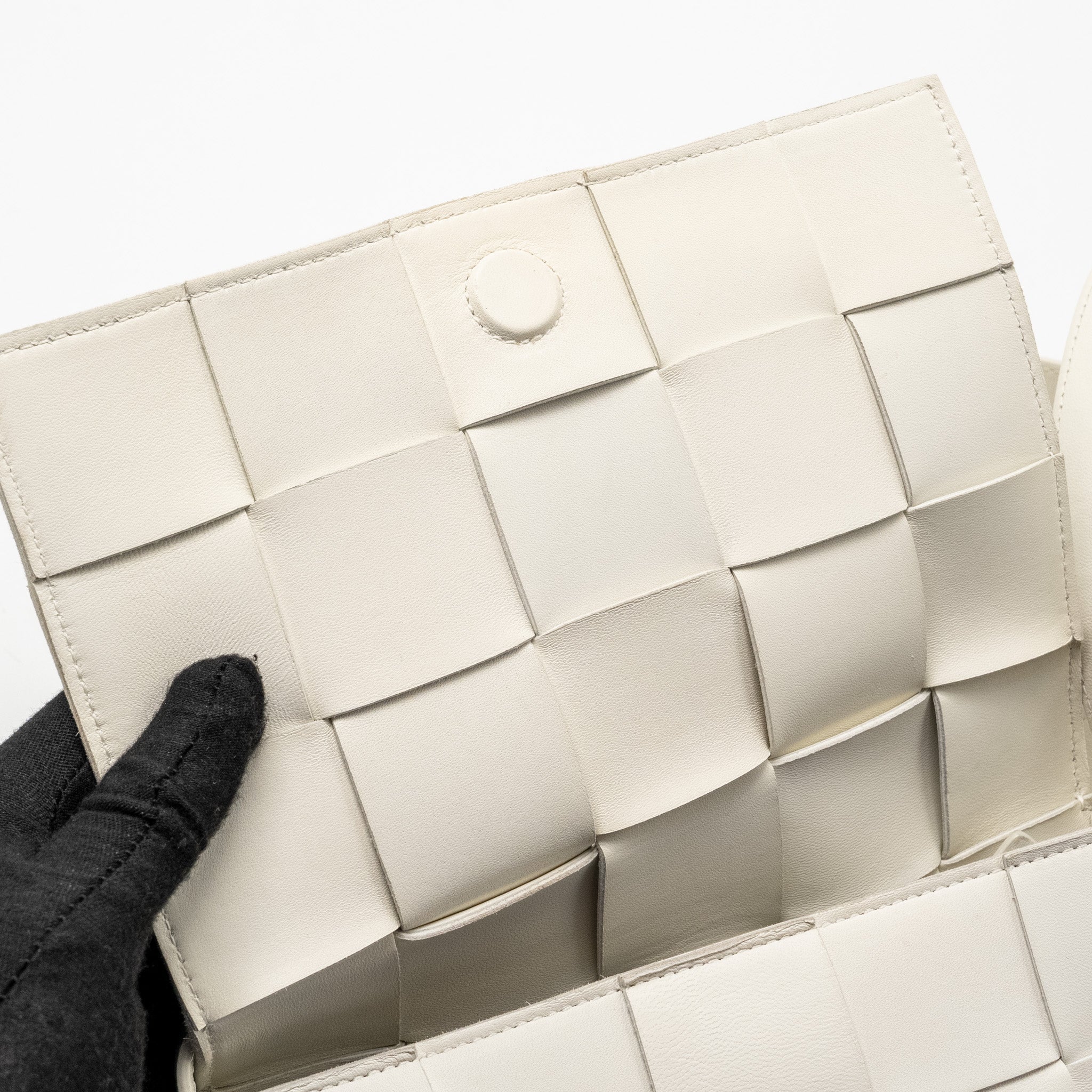 bottega-veneta-small-cassette-bag-lambskin-white-shw