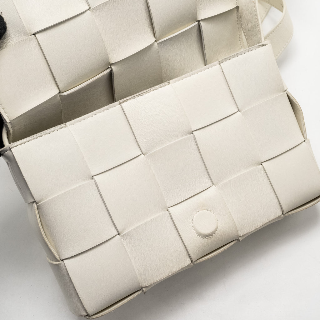 bottega-veneta-small-cassette-bag-lambskin-white-shw