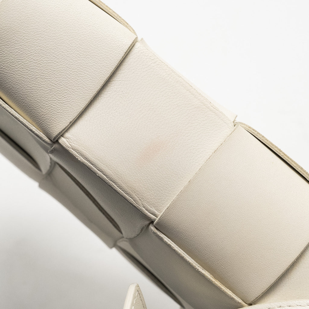 bottega-veneta-small-cassette-bag-lambskin-white-shw