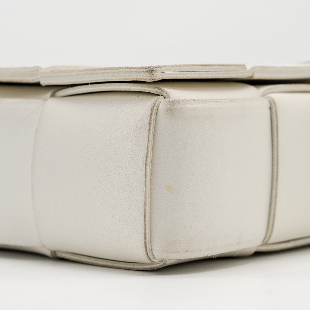 bottega-veneta-small-cassette-bag-lambskin-white-shw