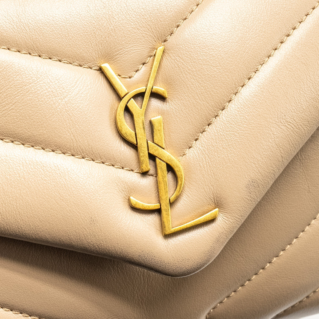 saint-laurent-ysl-toy-loulou-quilted-shoulder-bag-calfskin-beige-ghw