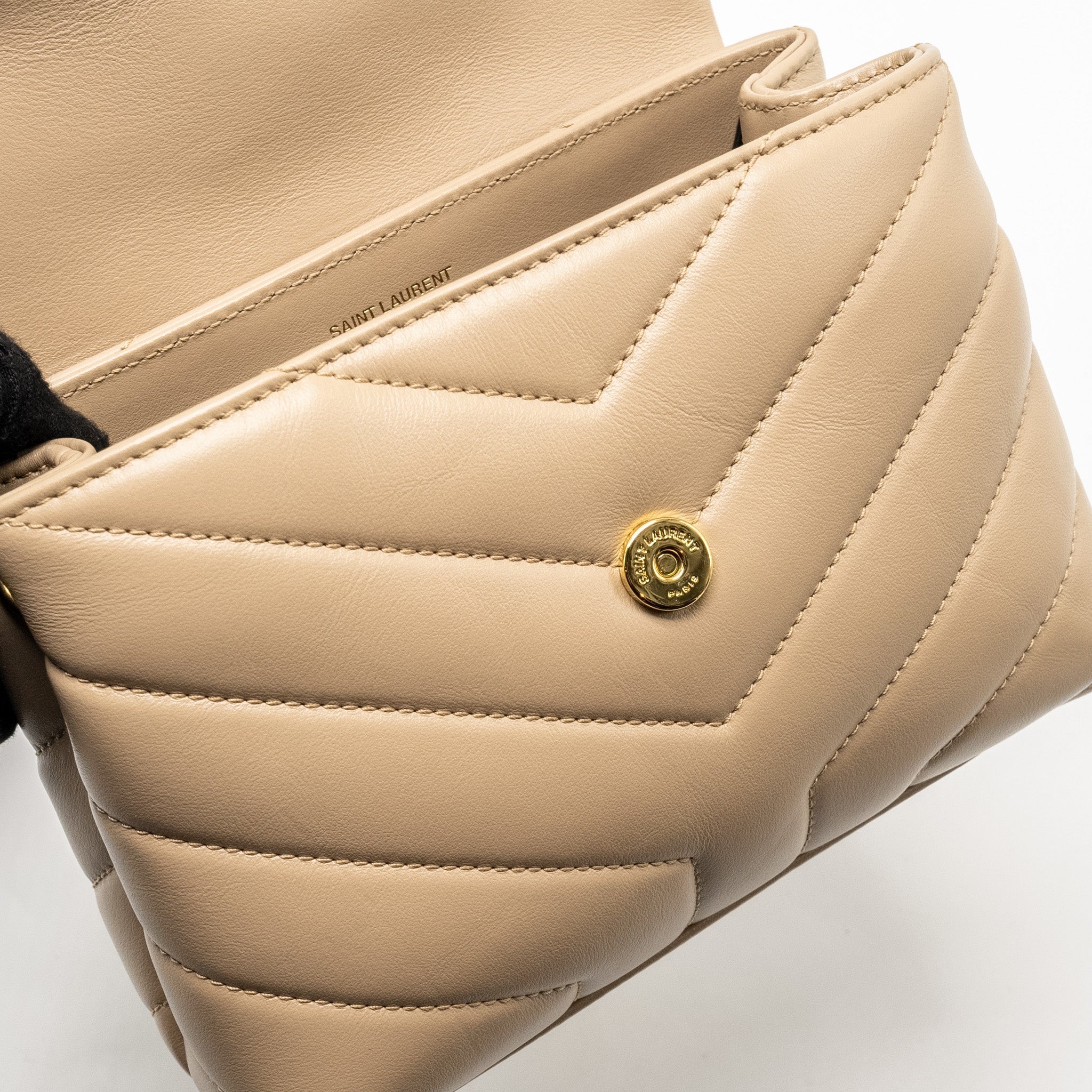saint-laurent-ysl-toy-loulou-quilted-shoulder-bag-calfskin-beige-ghw