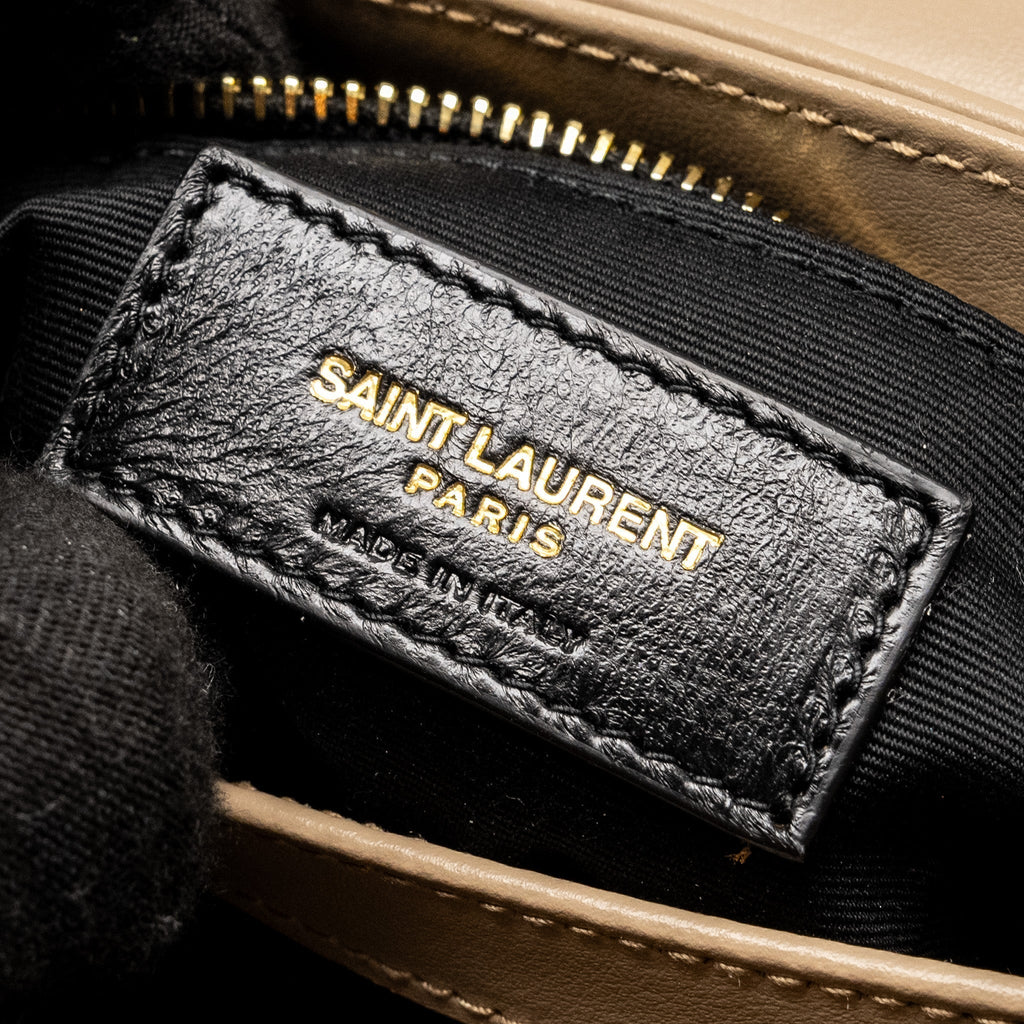 saint-laurent-ysl-toy-loulou-quilted-shoulder-bag-calfskin-beige-ghw