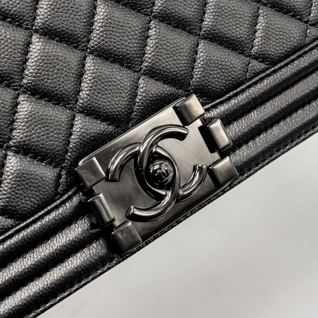 chanel-new-medium-boy-bag-caviar-so-black