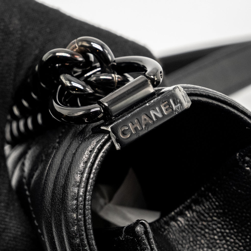 chanel-new-medium-boy-bag-caviar-so-black