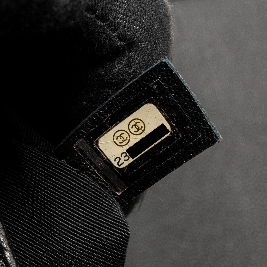 chanel-new-medium-boy-bag-caviar-so-black