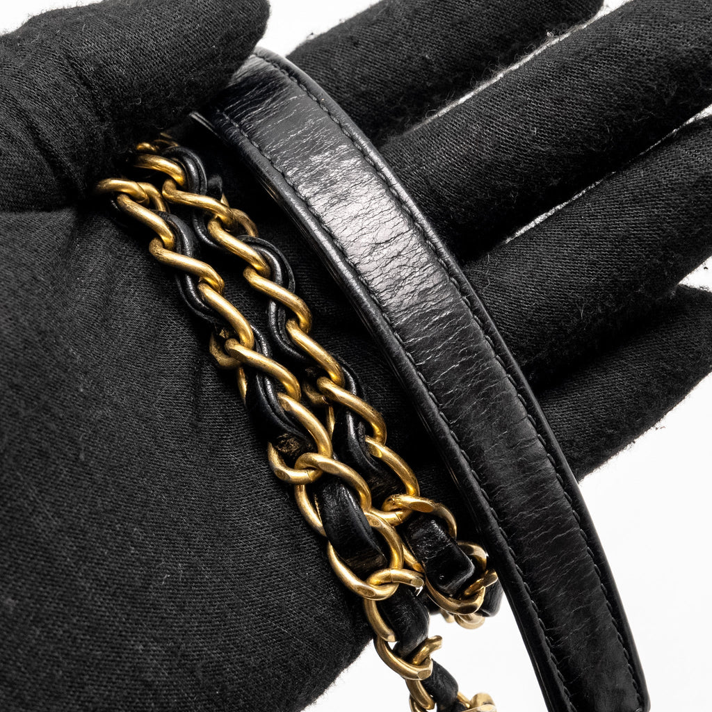 chanel-medium-coco-handle-chevron-calfskin-black-ghw-copy