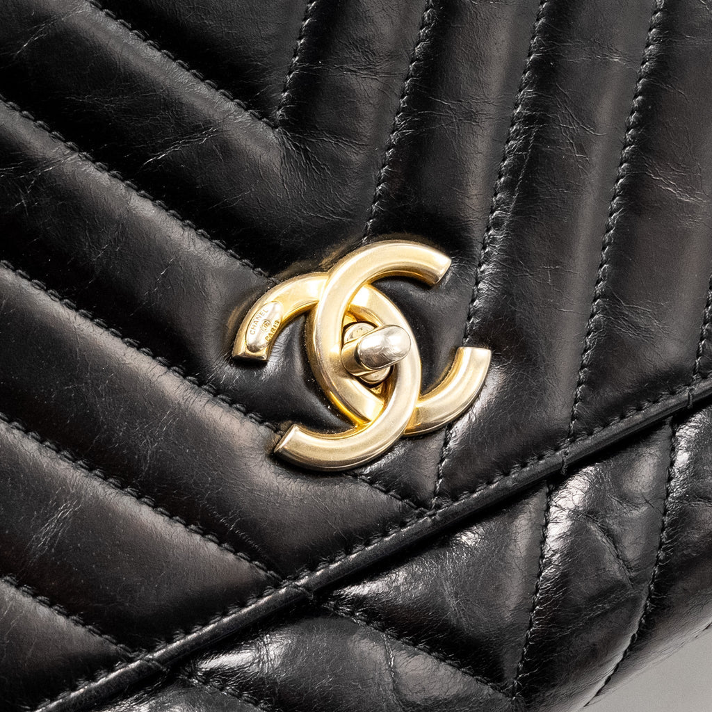 chanel-medium-coco-handle-chevron-calfskin-black-ghw-copy