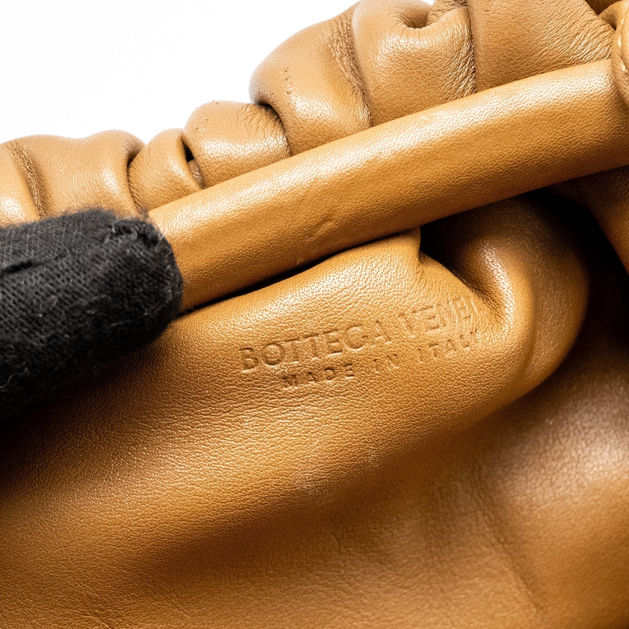 bottega-veneta-mini-the-pouch-smooth-calfskin-caramel-ghw