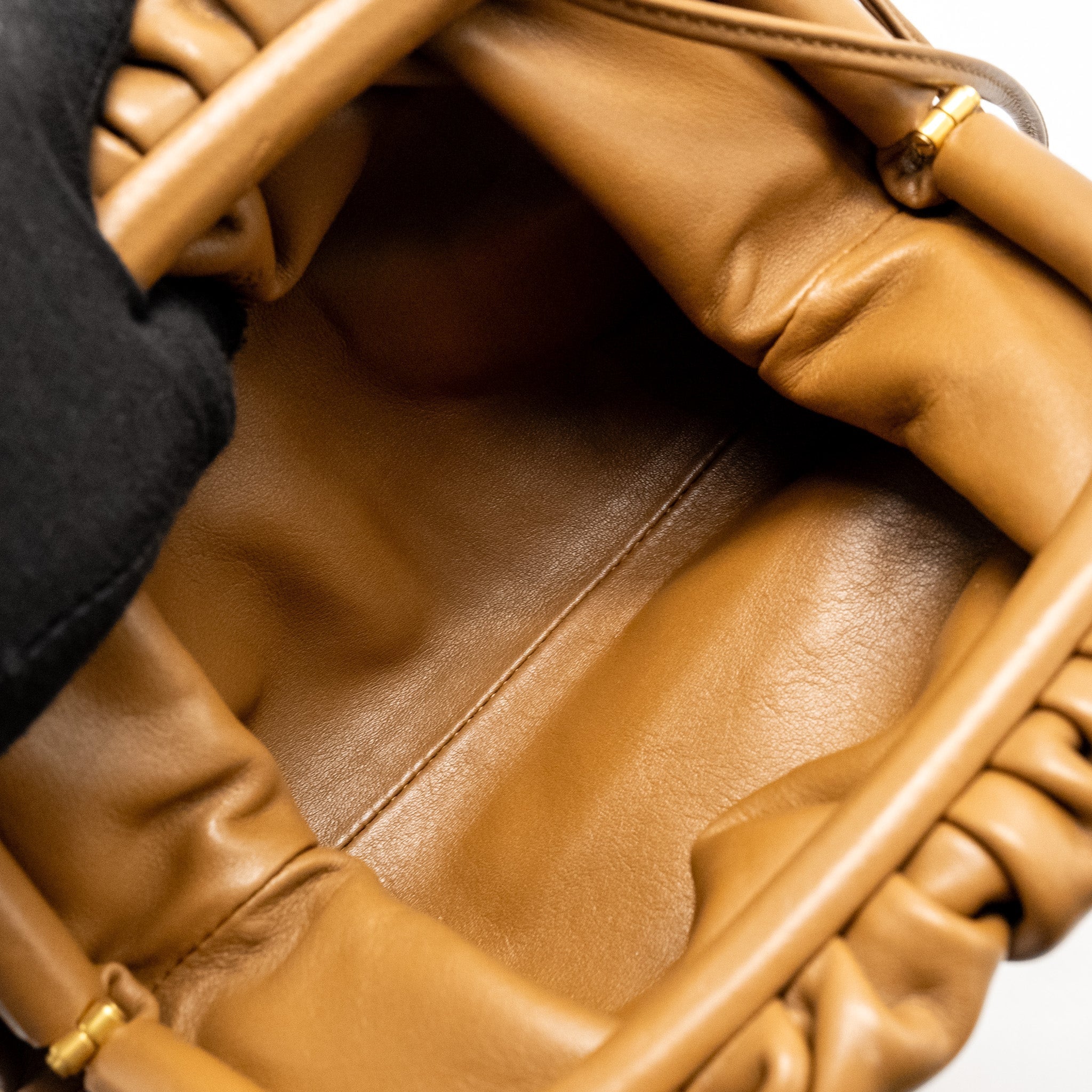 bottega-veneta-mini-the-pouch-smooth-calfskin-caramel-ghw
