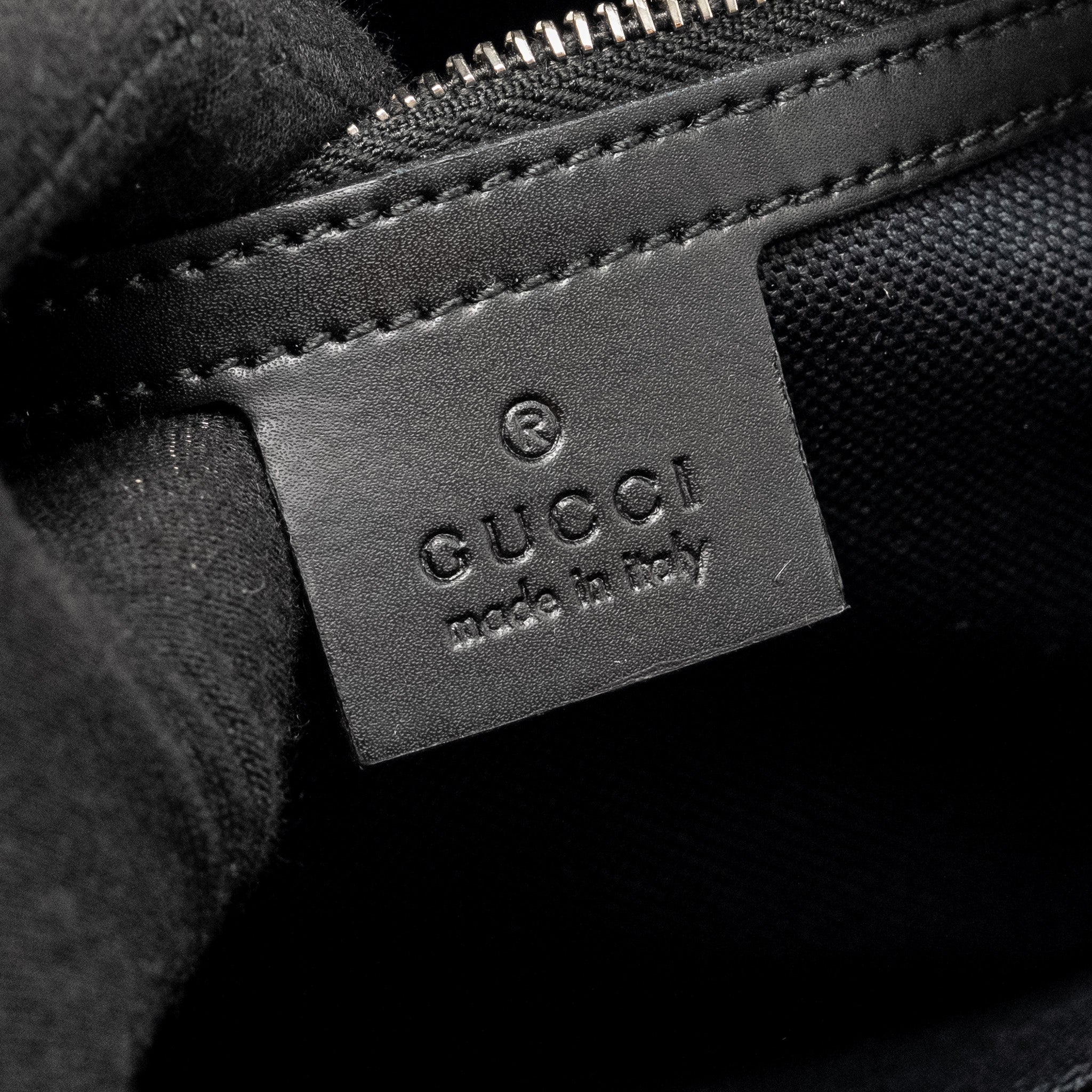 gucci-pouch-gg-supreme-canvas-black-shw