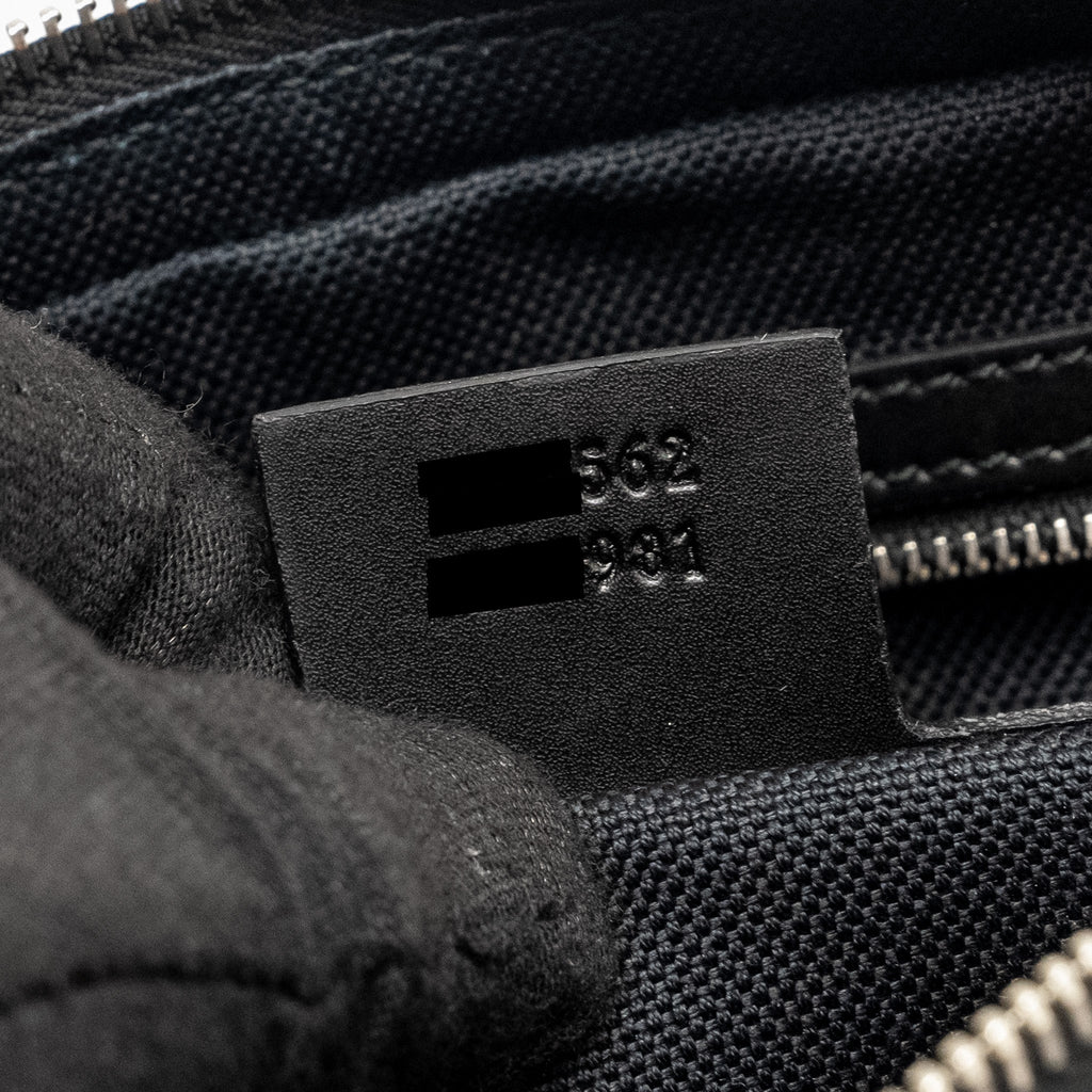 gucci-pouch-gg-supreme-canvas-black-shw