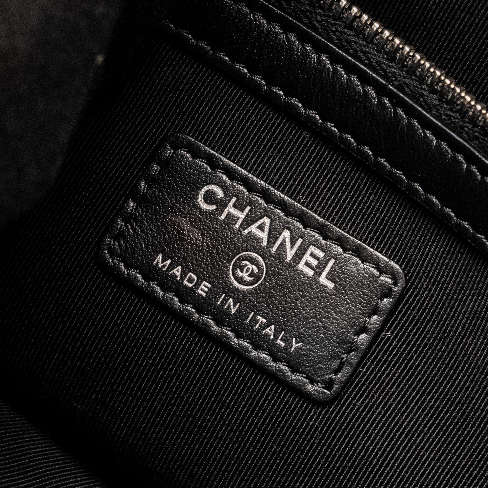 chanel-cluth-tweed-black