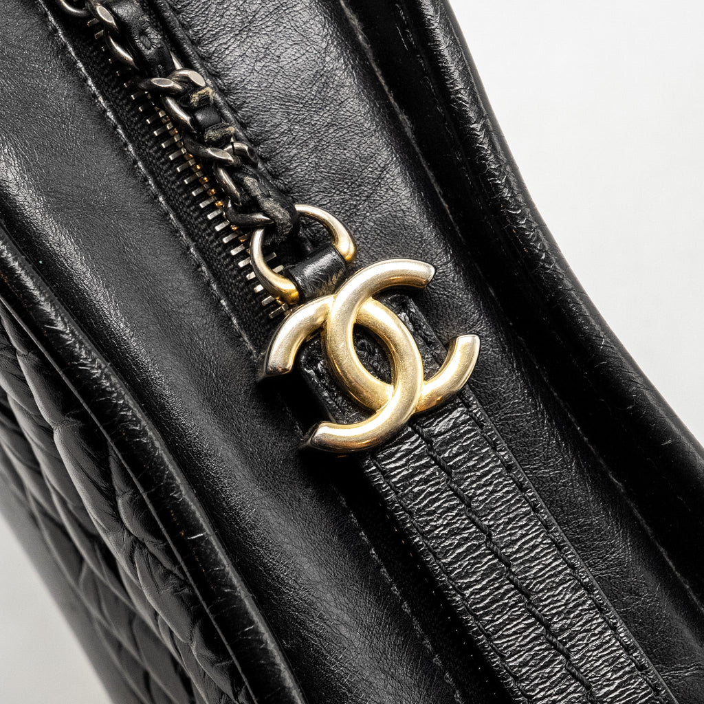 chanel-small-chevron-gabrielle-hobo-bag-calfskin-black-multicolour-hardware-1