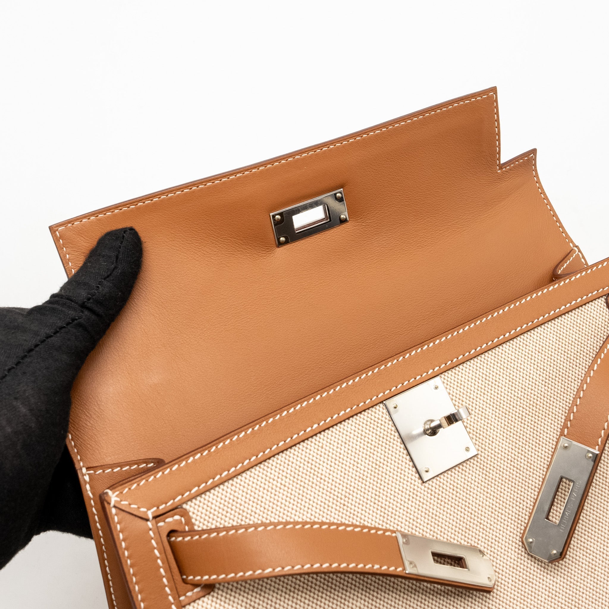 hermes-kelly-28-sellier-toile-h-swift-ecru-gold-shw-stamp-y