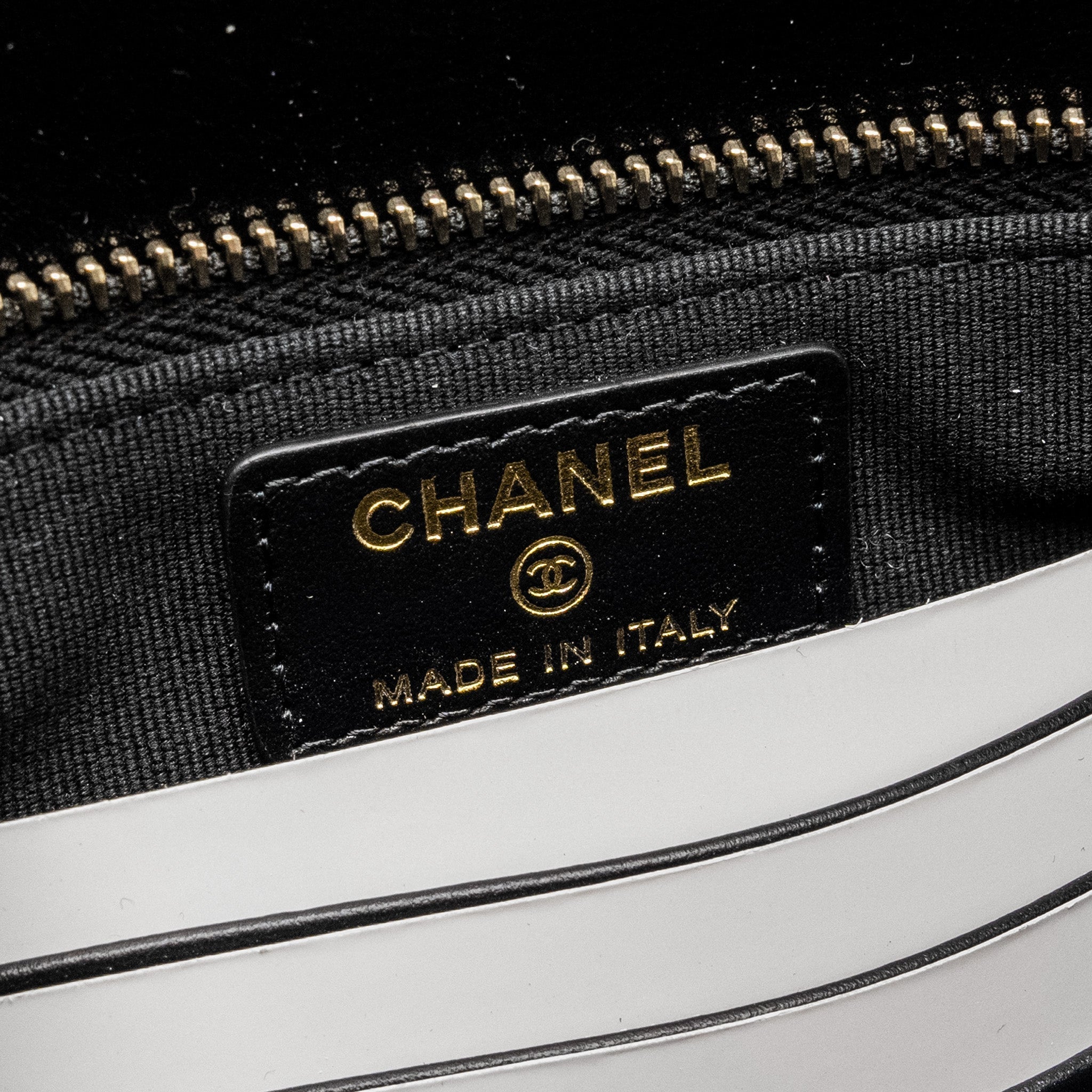 chanel-31-wallet-on-chain-shiny-calfskin-black-lghw-microchip-copy