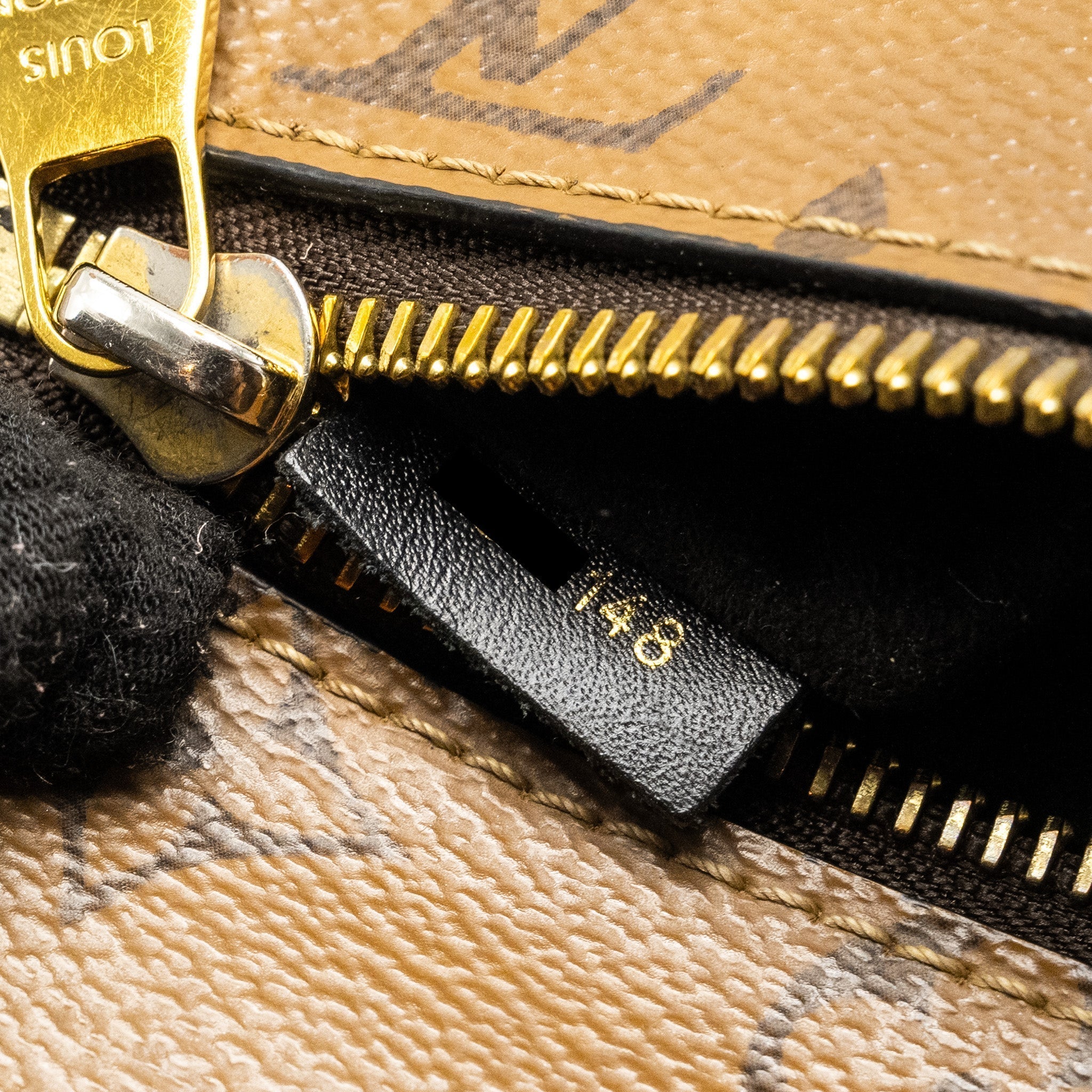 louis-vuitton-pochette-metis-monogram-reverse-canvas-ghw-9