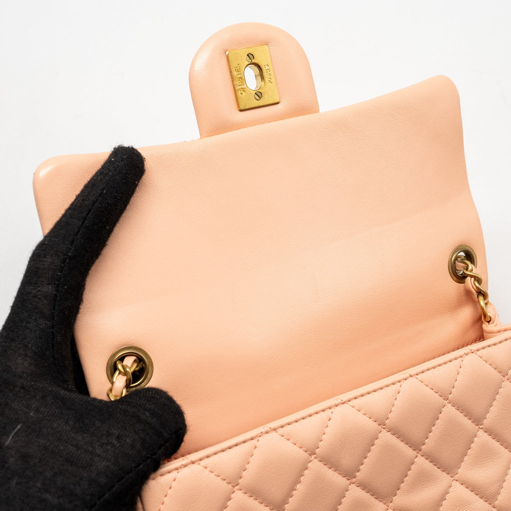 chanel-pearl-crush-mini-rectangular-flap-bag-pink-ghw-microchip
