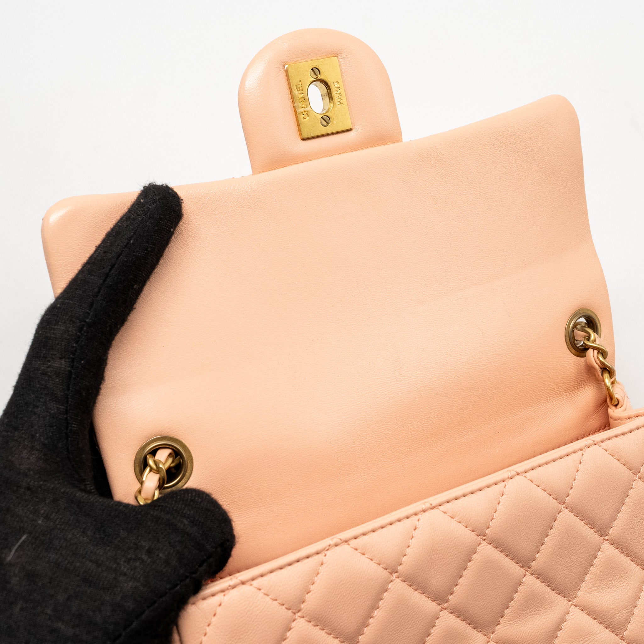 chanel-pearl-crush-mini-rectangular-flap-bag-pink-ghw-microchip