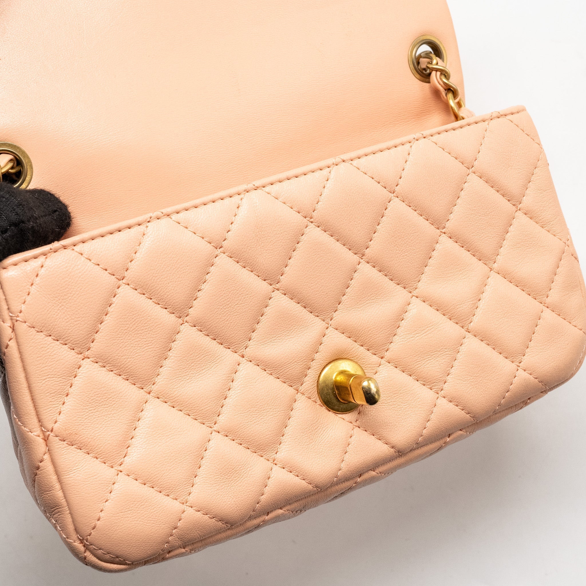 chanel-pearl-crush-mini-rectangular-flap-bag-pink-ghw-microchip
