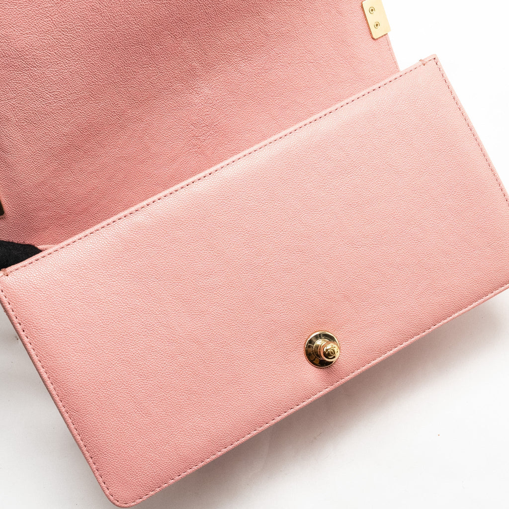 chanel-medium-boy-bag-caviar-pink-lghw-1