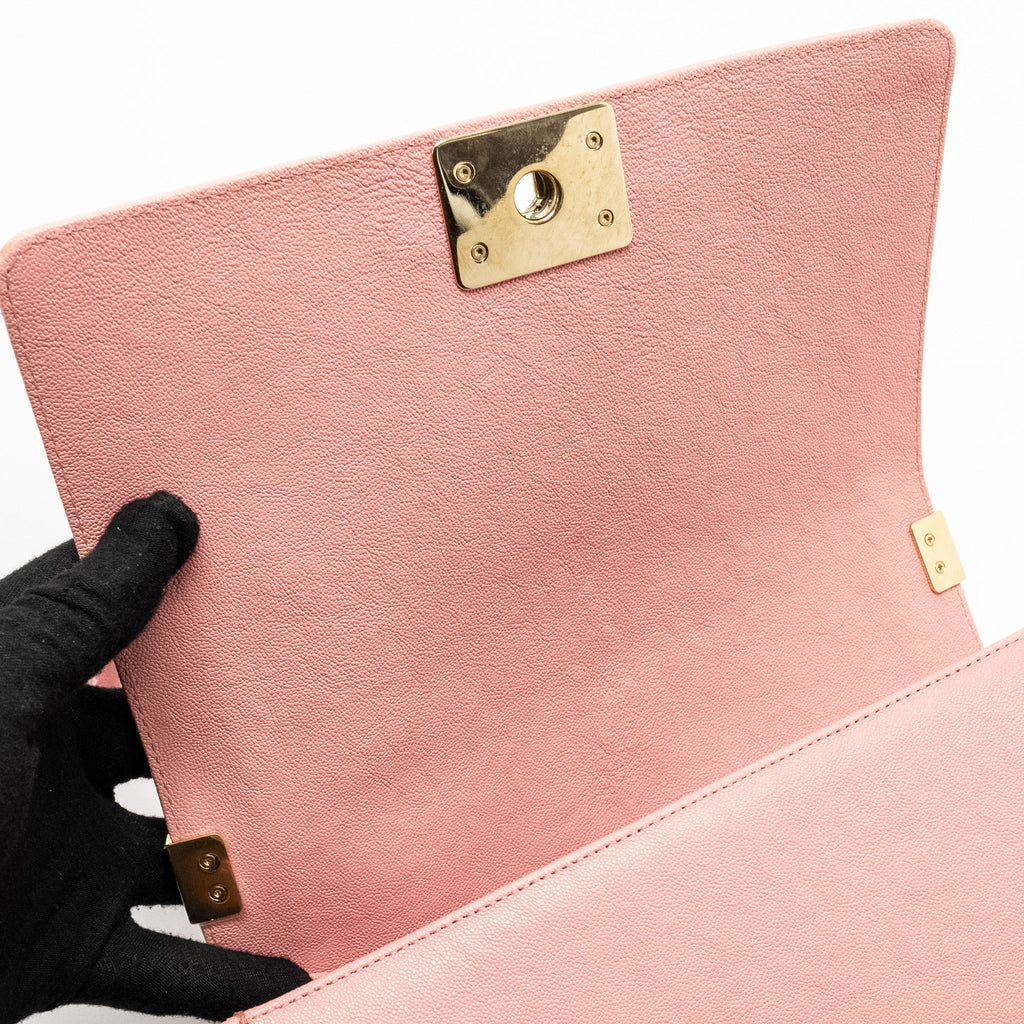 chanel-medium-boy-bag-caviar-pink-lghw-1