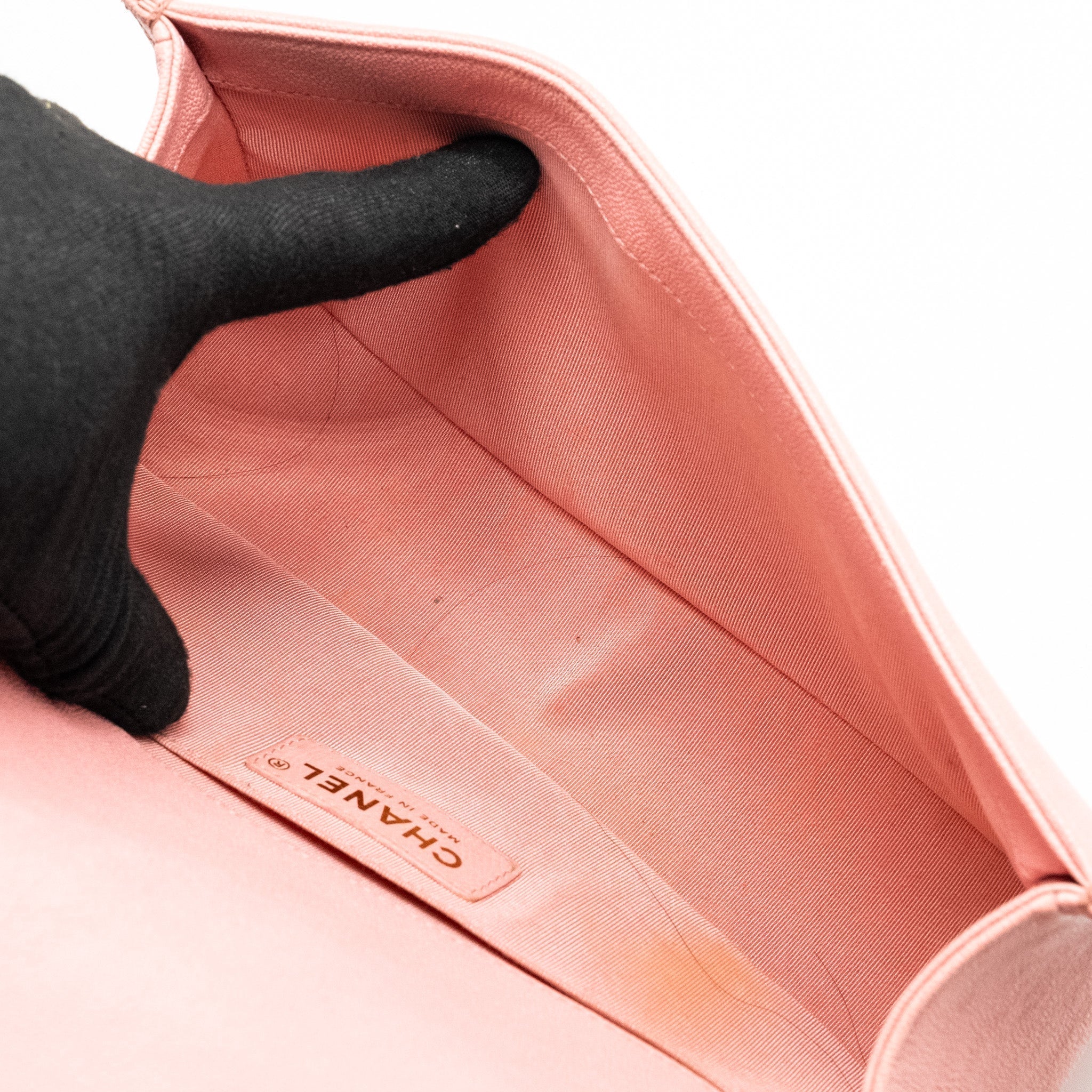 chanel-medium-boy-bag-caviar-pink-lghw-1